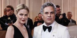 Golden Globes, da Ruffalo a Lyonne: le celebrità indossano spille di protesta contro l’ICE