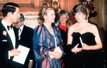 Grace di Monaco consolò Diana in lacrime durante la sua prima uscita pubblica