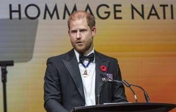 Harry in Gran Bretagna, l’esperta: “L’intenzione è di creare una corte rivale”