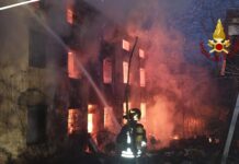 Fara Vicentino, fiamme in una casa disabitata: massiccio intervento dei Vigili del Fuoco Incendio Fara Vicentino