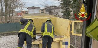 Tragedia a Borgoricco, autotrasportatore muore schiacciato in un compattatore incidente lavoro borgoricco