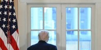 Iran, Trump rallenta: attacco congelato ma opzione militare resta
