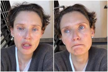 Iran, l’appello di Bianca Balti: “È straziante, sparano ai feriti in ospedale”