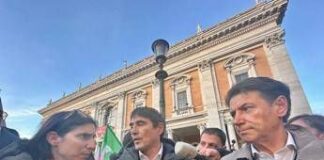 Iran, opposizioni in piazza a Roma. Conte: “Mancata unità Parlamento? Non a causa nostra”