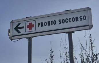 Ischia, studenti colti da malore dopo aver bevuto acqua in bottiglia