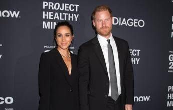 La beneficenza di Harry e Meghan prende una nuova strada e la scelta fa discutere
