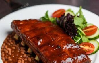 La carne di maiale ‘allunga la vita’ come i legumi, lo studio