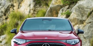 La nuova Mercedes CLA elettrica è la regina del ‘Car of the Year 2026’