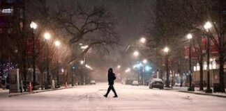 La super tempesta investe New York, neve record e incubo ghiaccio