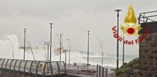 Maltempo, ciclone Harry flagella la Sicilia. Sindaco di Catania: “Restate a casa”