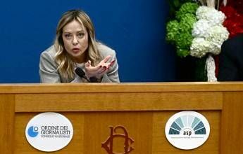 Meloni: “Trump non attaccherà la Groenlandia, Ue parli con la Russia”