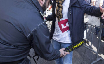 Metal detector nelle “scuole di maggior rischio” secondo Valditara: sicurezza o illusione? Metal detector portatili per Valditara su richiesta dei presidi