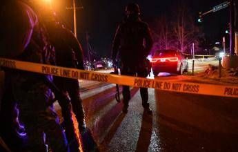 Minneapolis, nuove tensioni: agente spara e ferisce un immigrato durante controllo