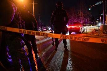 Minneapolis, nuove tensioni: agente spara e ferisce un immigrato durante controllo