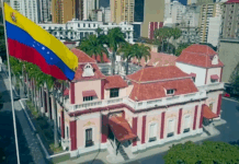Il risveglio di Maduro e signora a Miraflores, quando la geopolitica entra in camera da letto: intervista a Giuseppe Arnò, presidente di ASIB Miraflores Palace, residenza di Maduro (Wikipedia by Prensa Presidencial - Government of Venezuela - YouTube: https://www.youtube.com/watch?v=FBJVAck1jEM – View/save archived versions on archive.org and archive.today, CC BY 3.0, https://commons.wikimedia.org/w/index.php?curid=89622086)