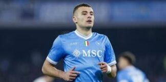Napoli-Verona, rigore (e momentaneo 0-2) dei gialloblù tra le proteste. Cos’è successo