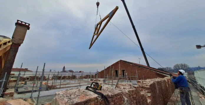 Palazzo del Territorio, lavori di rifacimento del tetto