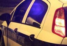 Paura a Roma, uomo armato di coltello spaventa passanti a Centocelle