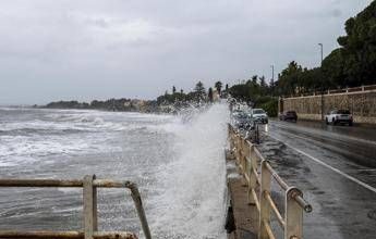 Pioggia, burrasca e forti mareggiate: è allerta meteo arancione in Sardegna