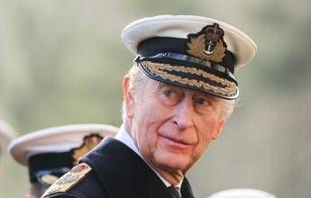 Re Carlo instancabile, batte il record di impegni reali nel 2025 e supera la principessa Anna