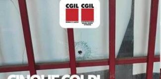 Roma, Cgil: “Cinque fori di proiettile contro la sede di Primavalle”
