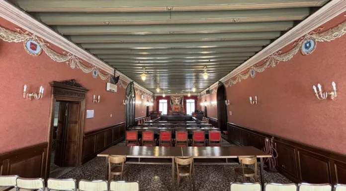 Schio, altra fumata nera per il nuovo presidente del Consiglio: voto rinviato a domani Schio aula consiliare consiglio comunale presidente