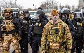 Scontri a Minneapolis, il governatore Walz: “Trump pronto a ridurre gli agenti dell’Ice”