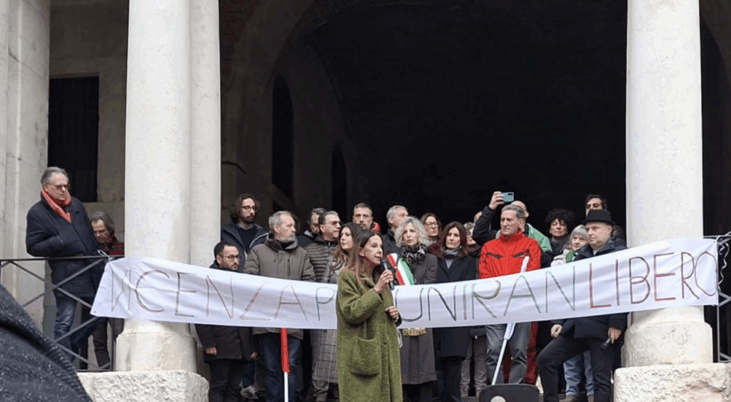 Alcuni oratori, tra cui Francesca Carli, di "Vicenza a fianco del popolo iraniano"
