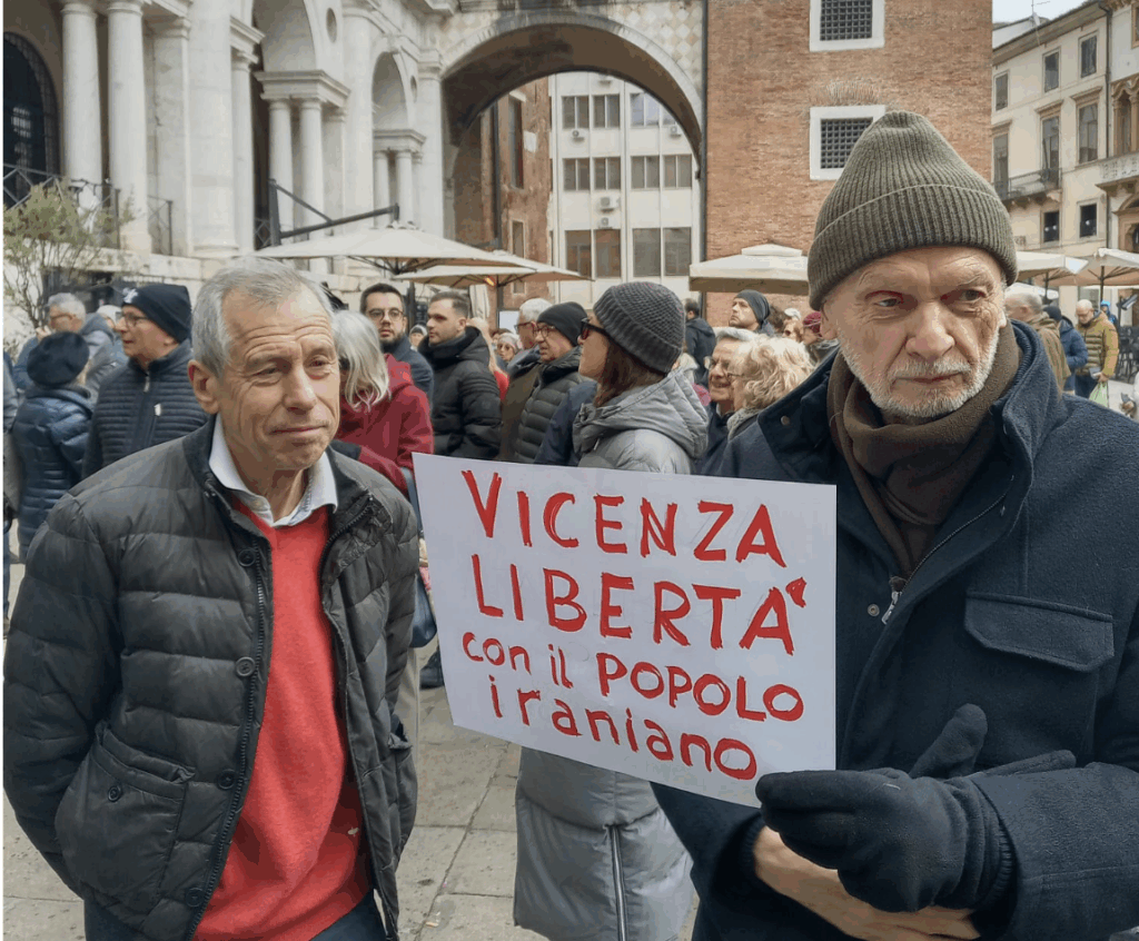 Giovanni Rolando e Fiorenzo Donadello in piazza per l'Iran