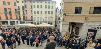 Iran. ANPI, M5S e ORA! a confronto dopo la manifestazione di Vicenza: sì a libertà e no a repressione ma anche a interventi unilaterali Vicenza in piazza per l'Iran, l'intervento di Riccardo Ferraro, coordinatore vicentino degli iscritti di ORA