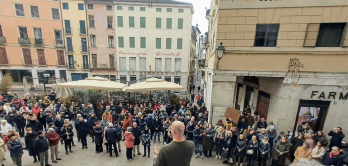 Vicenza in piazza per l'Iran, l'intervento di Riccardo Ferraro, coordinatore vicentino degli iscritti di ORA