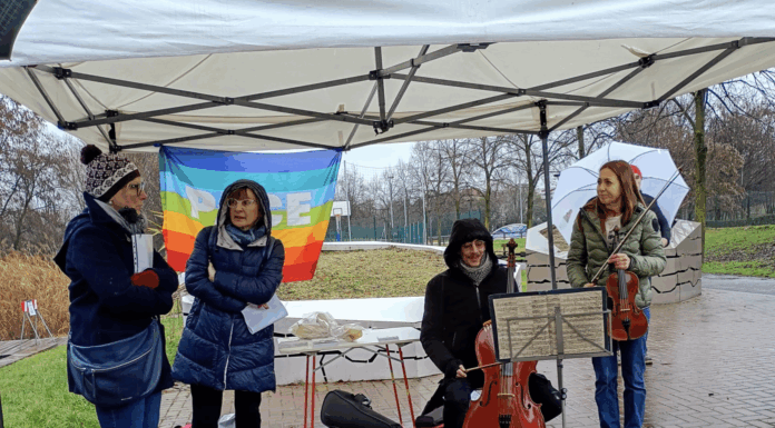 Giorno della Memoria a Vicenza, il Comitato della Memoria sceglie il silenzio: libri, musica e una rosa bianca al Parco delle Fornaci Giorno della Memoria: l’accoglienza musicale, affidata a un violino e a un violoncello