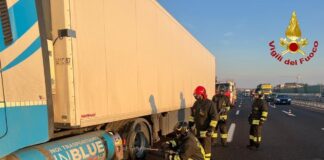 Perdita di gas da un tir sulla A4 a Soave (Vr): corsia chiusa e traffico in tilt. Intervento dei Vigili del Fuoco Soave gas vigili del fuoco A4