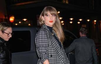 Taylor Swift entra nella ‘Songwriters Hall of Fame’ e fa la storia: è l’artista più giovane