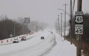 Tempesta di neve e ghiaccio negli Usa, oltre 12mila voli cancellati