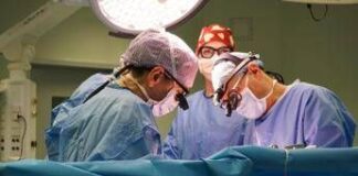 Trapianti, papà dona 2 organi alla figlia. L’ansia e poi la gioia: “Posso tenerla in braccio?”