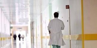 Travolto mentre va a scuola, 14enne muore nel Torinese