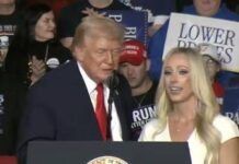 Trump e l’ammiratrice affascinante: “Sei bellissima, ora sono nei guai”