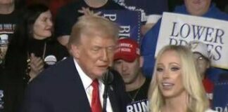 Trump e l’ammiratrice affascinante: “Sei bellissima, ora sono nei guai”