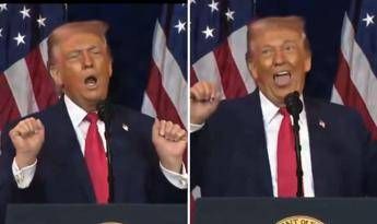 Trump e l’imitazione dell’atleta transgender: “Mia moglie non vuole”