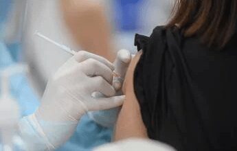 Vaccino covid in tribunale, Bayer fa causa agli altri big: “Violato il brevetto”