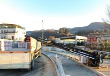 Incidente sul lavoro a Valdagno, cede la gru di un camion: ferito un operaio vicino a Ponte dei Nori Valdagno gru incidente operaio ponte dei nori