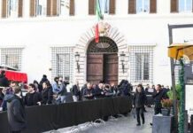 Valentino, secondo giorno di camera ardente in attesa dei funerali