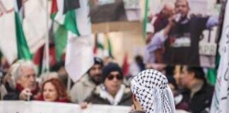 “Vergogna, fuori i sionisti dal corteo”: insulti a cronista Il Giornale al corteo Pro Pal di Milano