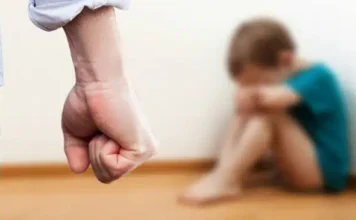 Infanzia a rischio: tra violenza domestica sui minori e nuovi pericoli digitali violenza sui minori