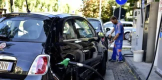 Benzina ai minimi dal 2022, gasolio più caro dopo il rialzo delle accise