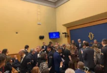 Convegno remigrazione alla Camera, opposizioni occupano sala stampa e cantano Bella Ciao remigrazione