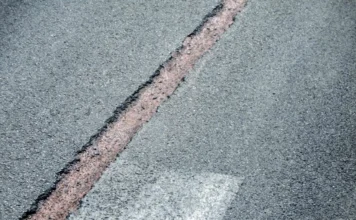 Fibra ottica nel Vicentino, stop ai cantieri selvaggi: entro fine mese un protocollo d’intesa fibra ottica strada vicenza vicentino