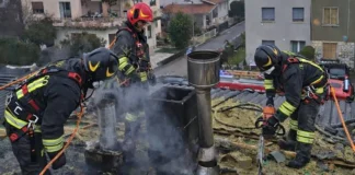 San Vito di Leguzzano, incendio sul tetto di un’abitazione: intervento dei Vigili del Fuoco incendio tetto San Vito di Leguzzano