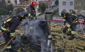 San Vito di Leguzzano, incendio sul tetto di un’abitazione: intervento dei Vigili del Fuoco incendio tetto San Vito di Leguzzano